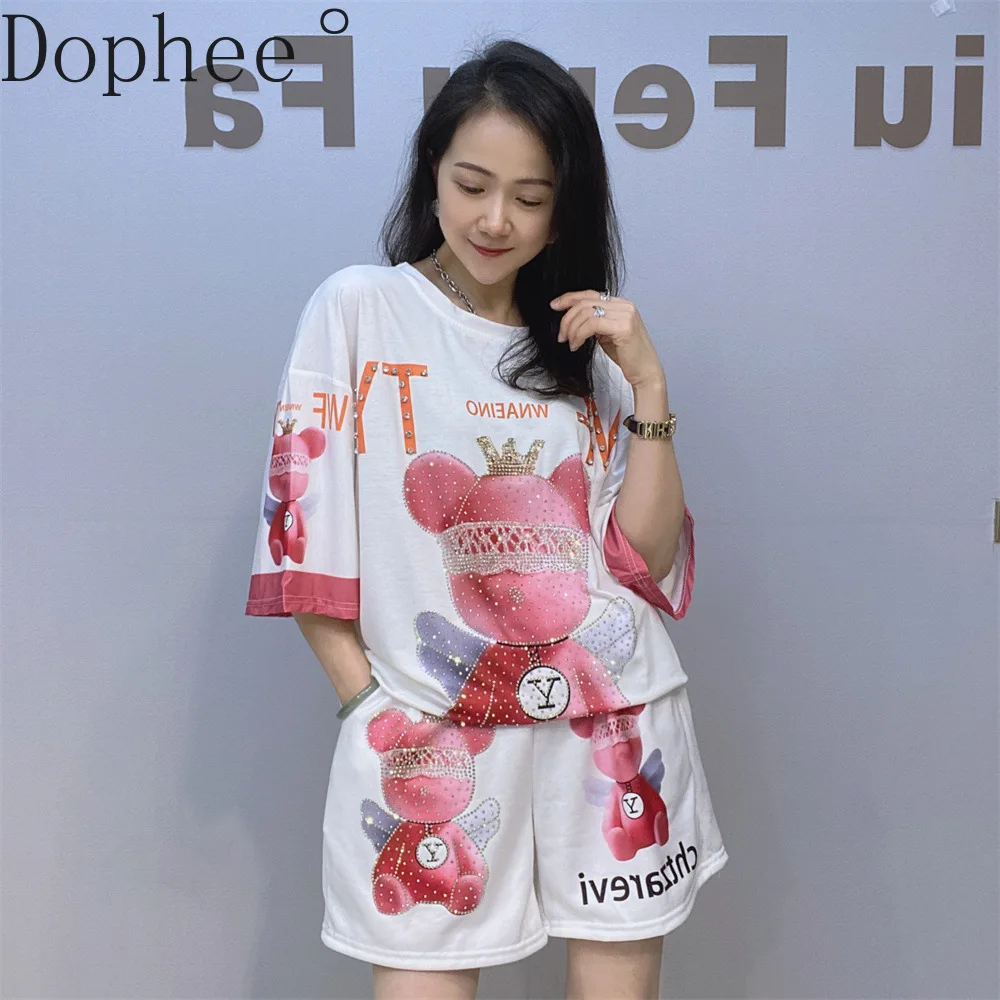 2025 New Summer Women Two-piece Set Cute Bear Hot Drilling Half Sleeve T-shirt Top + Wide Leg Casual A-line Shorts Female Suits
2025 New Summer Women Two-piece Set Cute Bear Hot Drilling Half Sleeve T-shirt Top + Wide Leg Casual A-line Shorts Female Suits