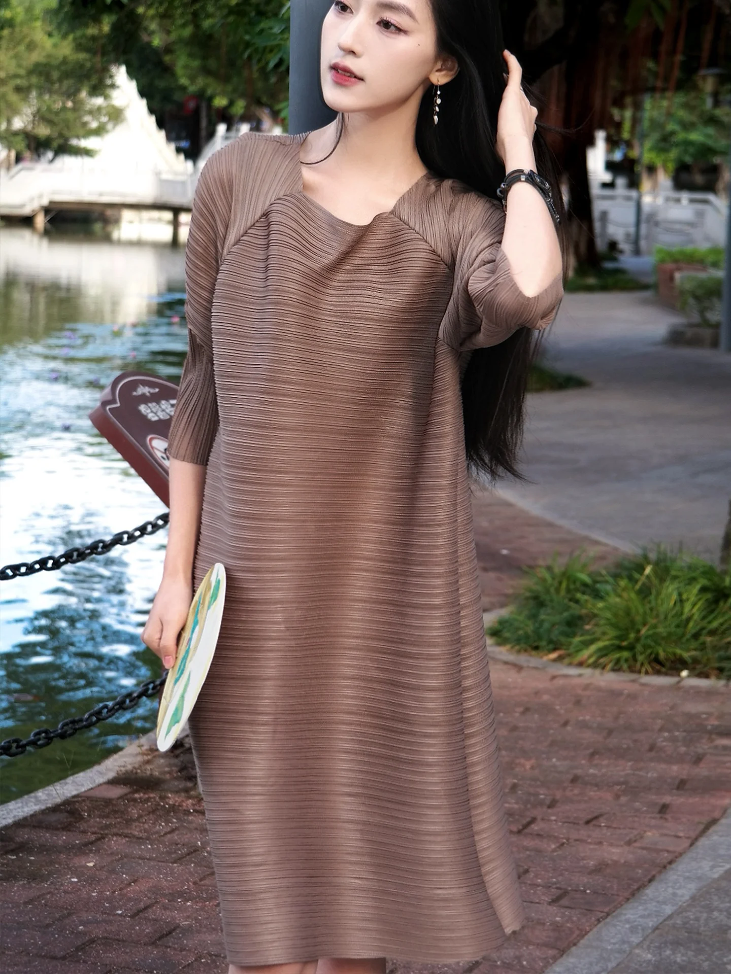 Textured Folded Dress Women's Loose Slimming Lazy Meat Covering Vintage Long Dress Sanza Art Creation 2026 New Style Commute ...
Textured Folded Dress Women's Loose Slimming Lazy Meat Covering Vintage Long Dress Sanza Art Creation 2026 New Style Commute ...