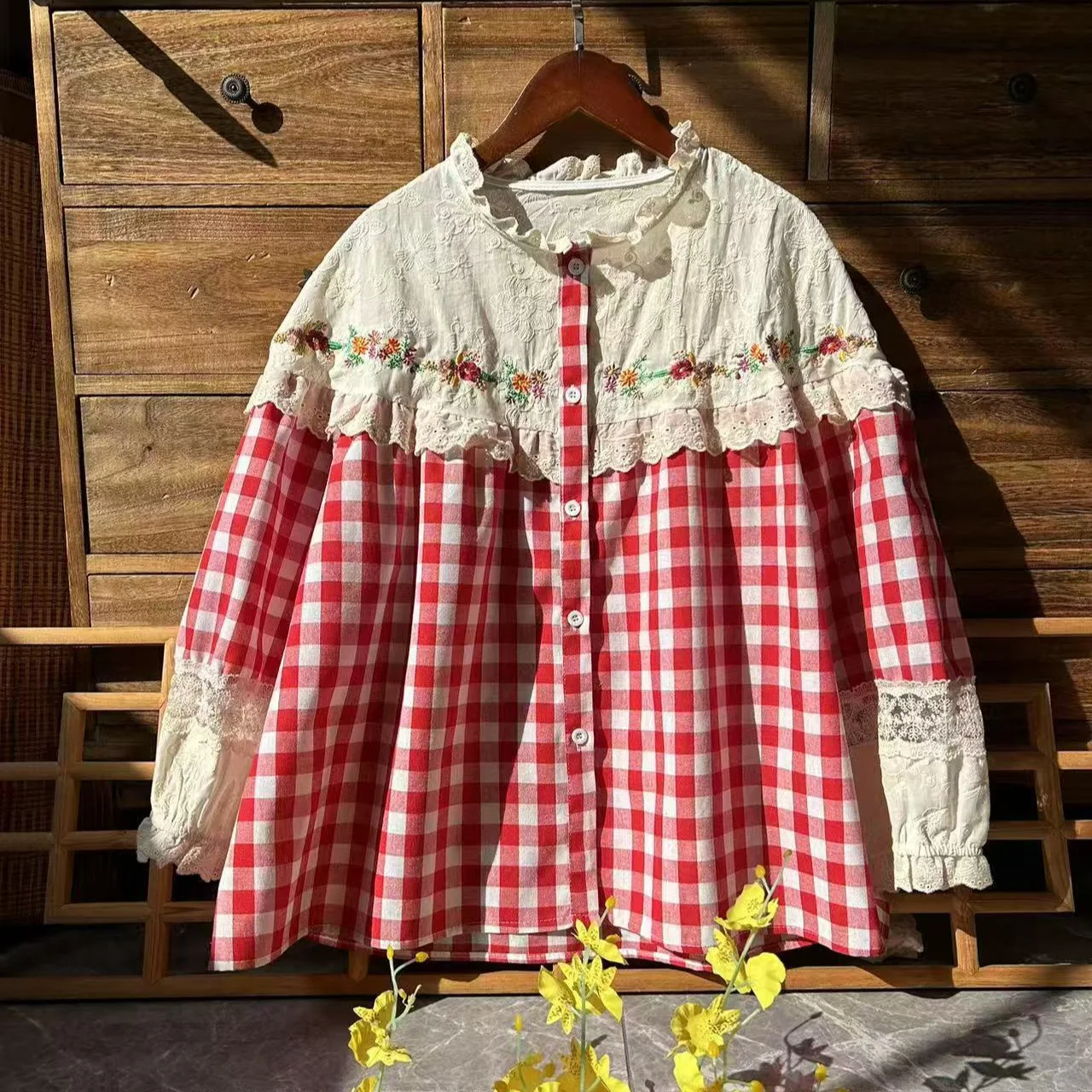Spring New Japanese Mori Girl Embroidery Plaid Patchwork Shirts Women Vintage O-Neck Long Sleeve Casual Loose Cotton Linen Tops
Spring New Japanese Mori Girl Embroidery Plaid Patchwork Shirts Women Vintage O-Neck Long Sleeve Casual Loose Cotton Linen Tops