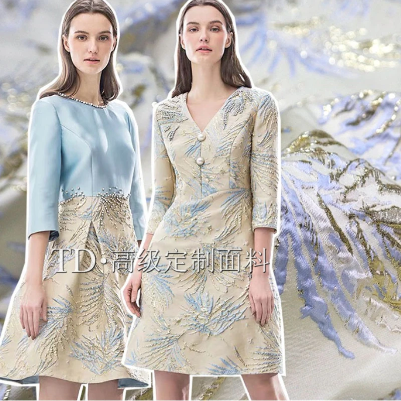 Gold Silk Brocade Jacquard Fabric Spring Autumn Winter Dress Windbreaker Clothing Brand Fashion Design Wholesale Material Cloth
Gold Silk Brocade Jacquard Fabric Spring Autumn Winter Dress Windbreaker Clothing Brand Fashion Design Wholesale Material Cloth