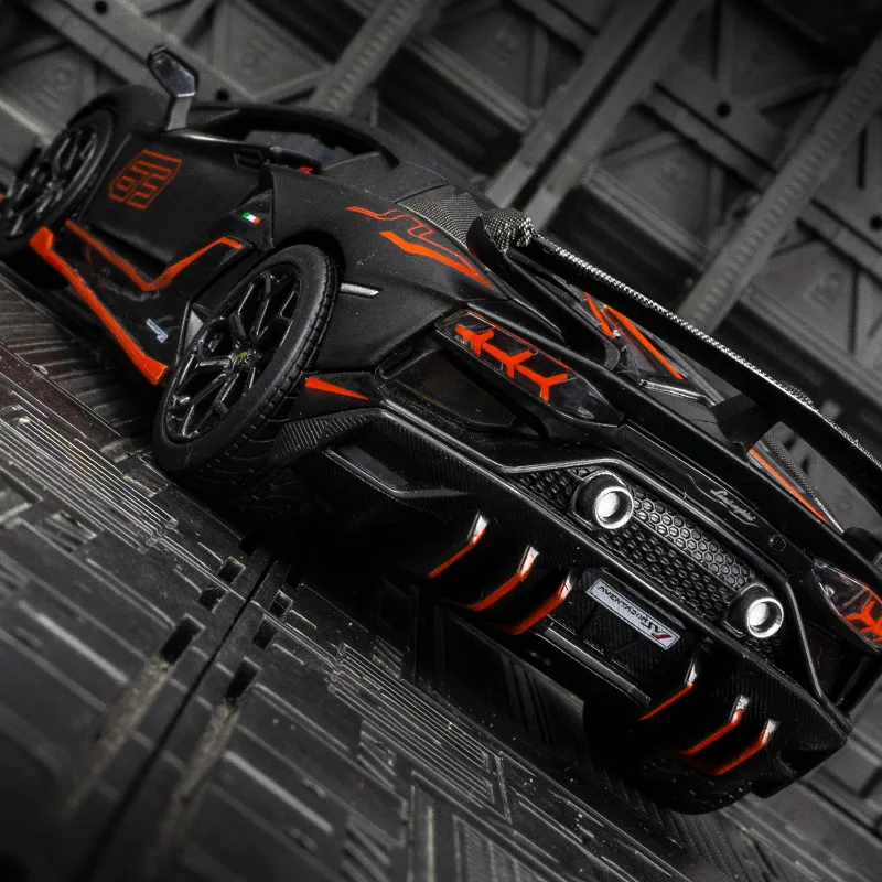 Модель автомобиля Lamborghini Aventador SVJ из сплава металла, масштаб 1:24, с открывающимися дверями с обеих сторон, со звуковыми и световыми эффектами.
Модель автомобиля Lamborghini Aventador SVJ из сплава металла, масштаб 1:24, с открывающимися дверями с обеих сторон, со звуковыми и световыми эффектами.