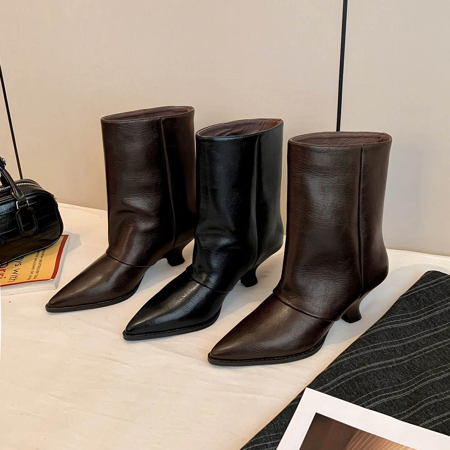 Fashion Women Boots Genuine Leather Ankle Boots Sexy High Heels Elegant Pumps Pointed Toe Modern Boots Daily Office Size 34-40
Fashion Women Boots Genuine Leather Ankle Boots Sexy High Heels Elegant Pumps Pointed Toe Modern Boots Daily Office Size 34-40