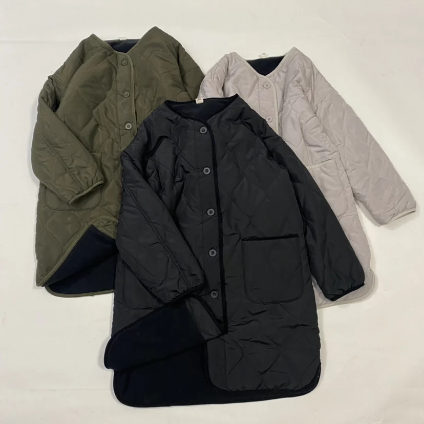 Теплая женская хлопковая куртка-ветровка на осень-зиму с длинными рукавами, уютная, с наполнителем из кроличьего пуха, бренд Othermix, 96% содержания пуха.
Теплая женская хлопковая куртка-ветровка на осень-зиму с длинными рукавами, уютная, с наполнителем из кроличьего пуха, бренд Othermix, 96% содержания пуха.