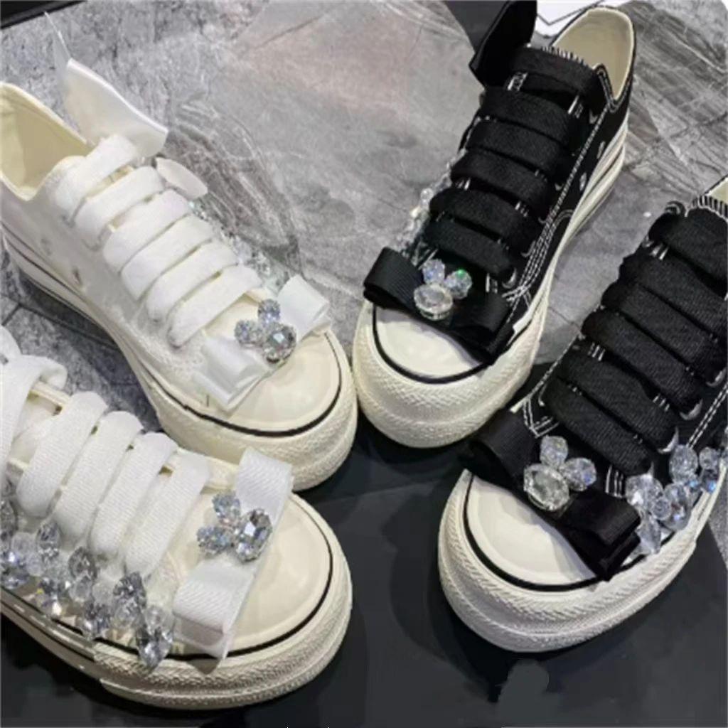 Creative beaded rhinestone ribbon jewel banquet wedding women's shoes Heavy custom comfortable low-top canvas shoes 34-40
Creative beaded rhinestone ribbon jewel banquet wedding women's shoes Heavy custom comfortable low-top canvas shoes 34-40