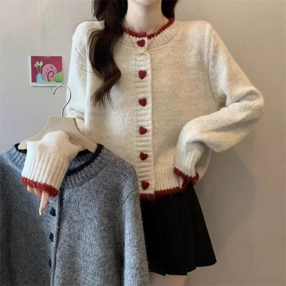 Autumn and Winter New Design Sense Color Blocked Heart Button Knitted Cardigan Women's Sweet Style Casual Sweater
Autumn and Winter New Design Sense Color Blocked Heart Button Knitted Cardigan Women's Sweet Style Casual Sweater