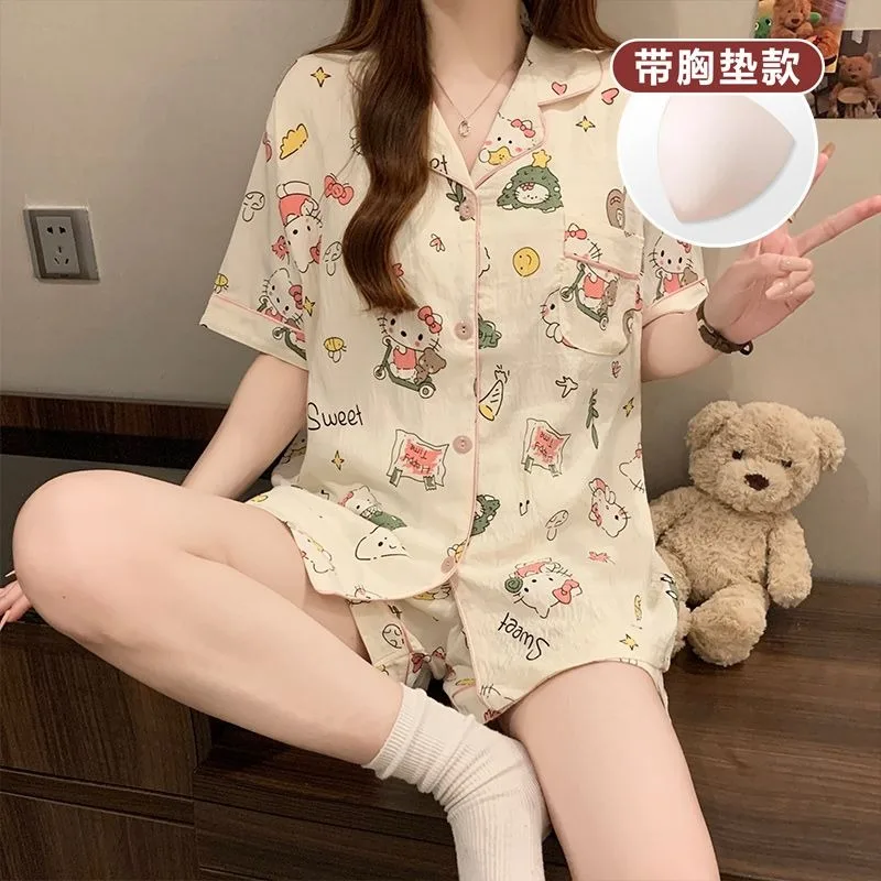 Новая летняя пижама Hello Kitty с нагрудными подушечками, милые шорты с короткими рукавами, комплект домашней одежды из двух предметов
Новая летняя пижама Hello Kitty с нагрудными подушечками, милые шорты с короткими рукавами, комплект домашней одежды из двух предметов