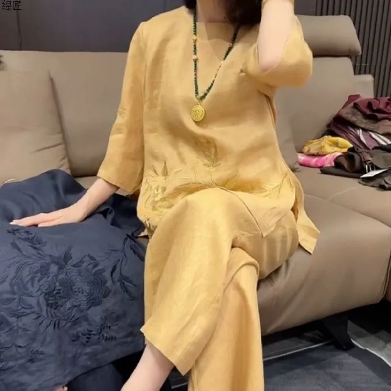 Women's Set 2025 Summer Chinese Style Fashion Set Female Western Style Leisure Luxury Solid Color Embroidered Top Two Piece Set
Women's Set 2025 Summer Chinese Style Fashion Set Female Western Style Leisure Luxury Solid Color Embroidered Top Two Piece Set