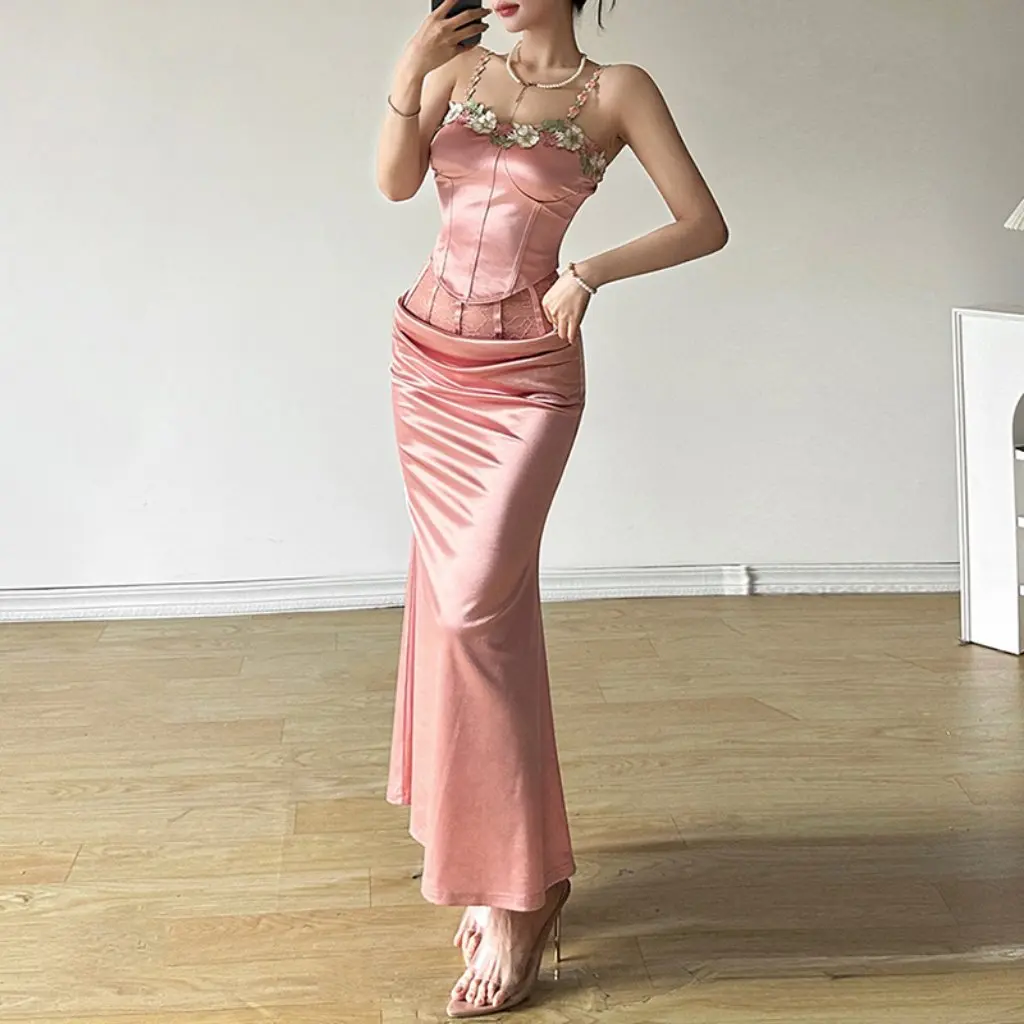Spring Women's European American Style Embroidered Lace Vest Solid Color Strap Waist Hip Skirt New Arrivals
Spring Women's European American Style Embroidered Lace Vest Solid Color Strap Waist Hip Skirt New Arrivals