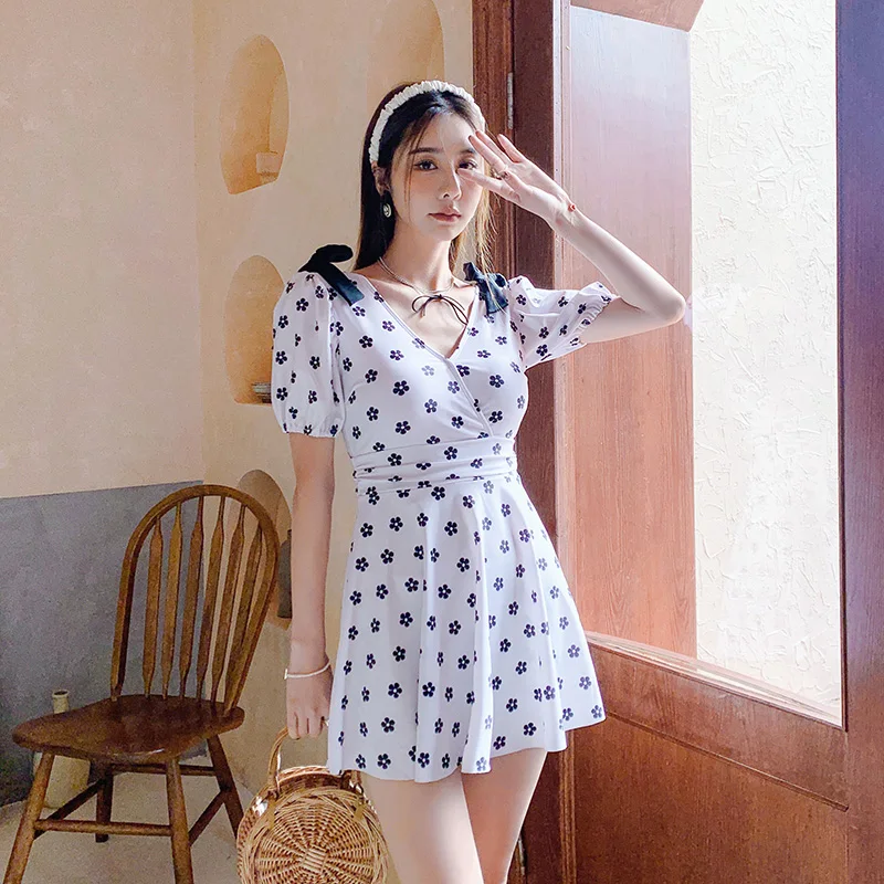 Lovely One Piece Swimsuit 2023 Vintage Floral Print High Waist One-piece Skirt Swimwear Women Push Up Bodysuit Bathing Suit
Lovely One Piece Swimsuit 2023 Vintage Floral Print High Waist One-piece Skirt Swimwear Women Push Up Bodysuit Bathing Suit