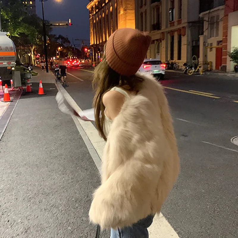 Autumn Winter Fur Coat High Quality Warm Imitation Fox Faux Fur Coat Korean Elegant Chic Fur Jacket Coat Women Luxury Outerwear
Autumn Winter Fur Coat High Quality Warm Imitation Fox Faux Fur Coat Korean Elegant Chic Fur Jacket Coat Women Luxury Outerwear
