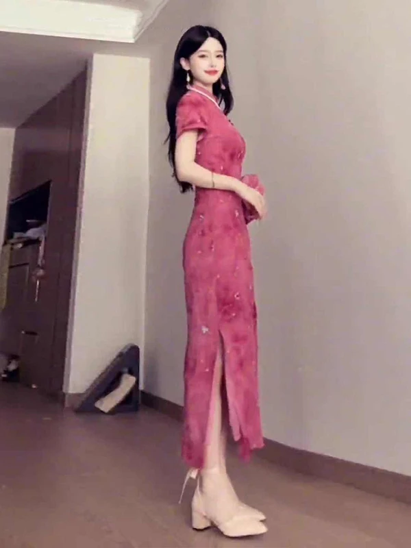 Элегантное летнее длинное платье-ципао с цветочным принтом и пуговицами, в китайском стиле, с коротким рукавом, дышащее, для создания нежного образа
Элегантное летнее длинное платье-ципао с цветочным принтом и пуговицами, в китайском стиле, с коротким рукавом, дышащее, для создания нежного образа