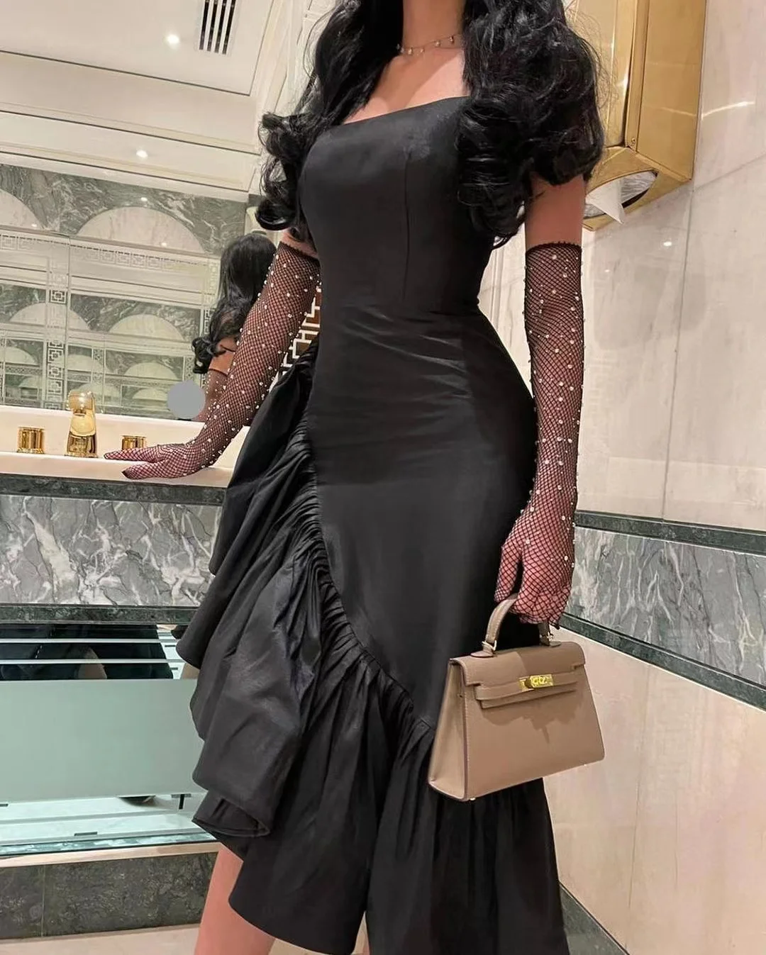 Asymmetrical Short Black Prom Dresses Spaghetti Straps Sleevless Club Party Women Wear Tea Length Special Occasion Gowns
Asymmetrical Short Black Prom Dresses Spaghetti Straps Sleevless Club Party Women Wear Tea Length Special Occasion Gowns