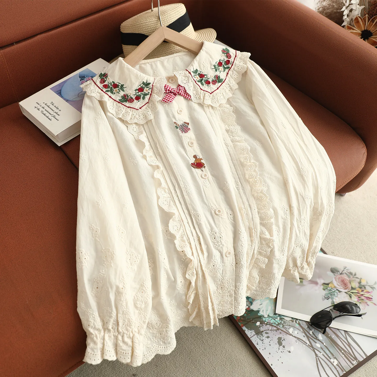 Japanese Sweet Mori Girl Bow Floral Embroidery Cotton Shirts Women Spring Autumn Cute Peter Pan Collar Long Sleeve Casual Blouse
Japanese Sweet Mori Girl Bow Floral Embroidery Cotton Shirts Women Spring Autumn Cute Peter Pan Collar Long Sleeve Casual Blouse