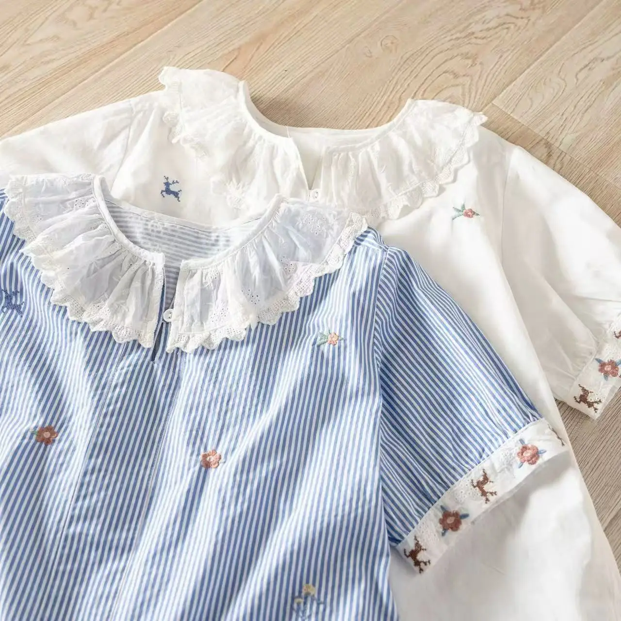 2026 Japanese Sweet Style Cotton Striped Blouse for Women Lace Ruffle Collar Shirt with Floral & Deer Embroidery Casual Cute Sum
2026 Japanese Sweet Style Cotton Striped Blouse for Women Lace Ruffle Collar Shirt with Floral & Deer Embroidery Casual Cute Sum