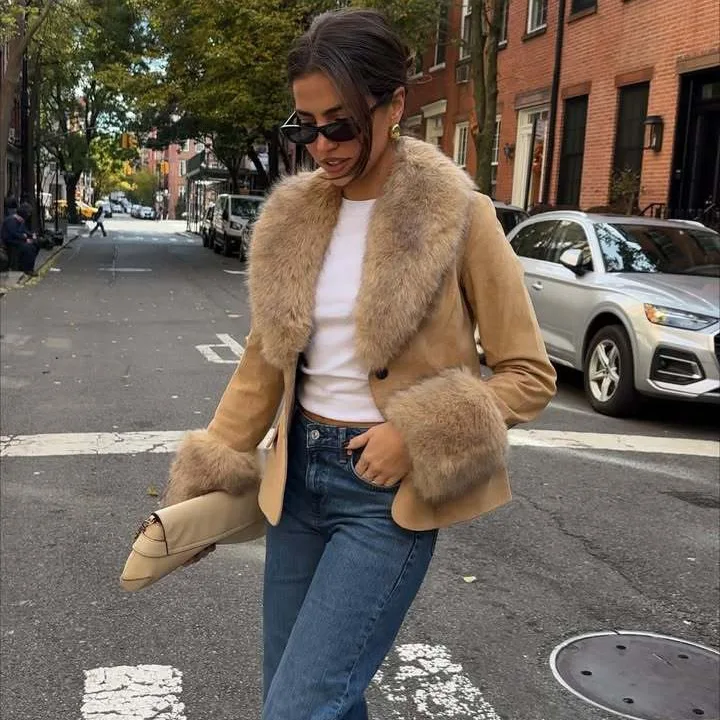 Women's Vintage Faux Fur Jacket Winter Fashion Slim-Fit Flattering Suede Texture Blazer Elegant Long-Sleeve V-Neck Buttoned Coat
Women's Vintage Faux Fur Jacket Winter Fashion Slim-Fit Flattering Suede Texture Blazer Elegant Long-Sleeve V-Neck Buttoned Coat