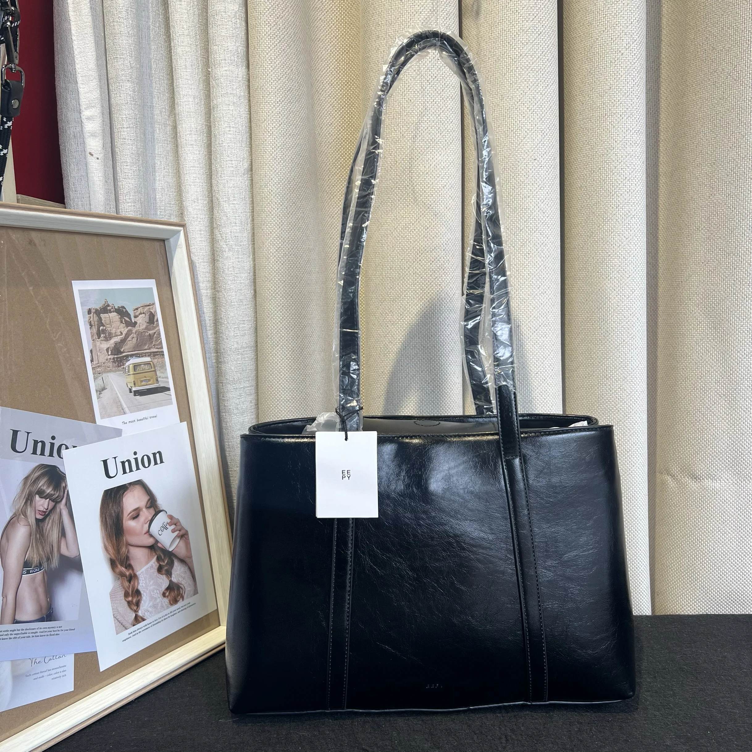 Vintage Large Capaci Women's Tote Bag Versatile Commuter Single oulder Bag Soft Leather Casual Sle Zipper Closure Handbag
Vintage Large Capaci Women's Tote Bag Versatile Commuter Single oulder Bag Soft Leather Casual Sle Zipper Closure Handbag