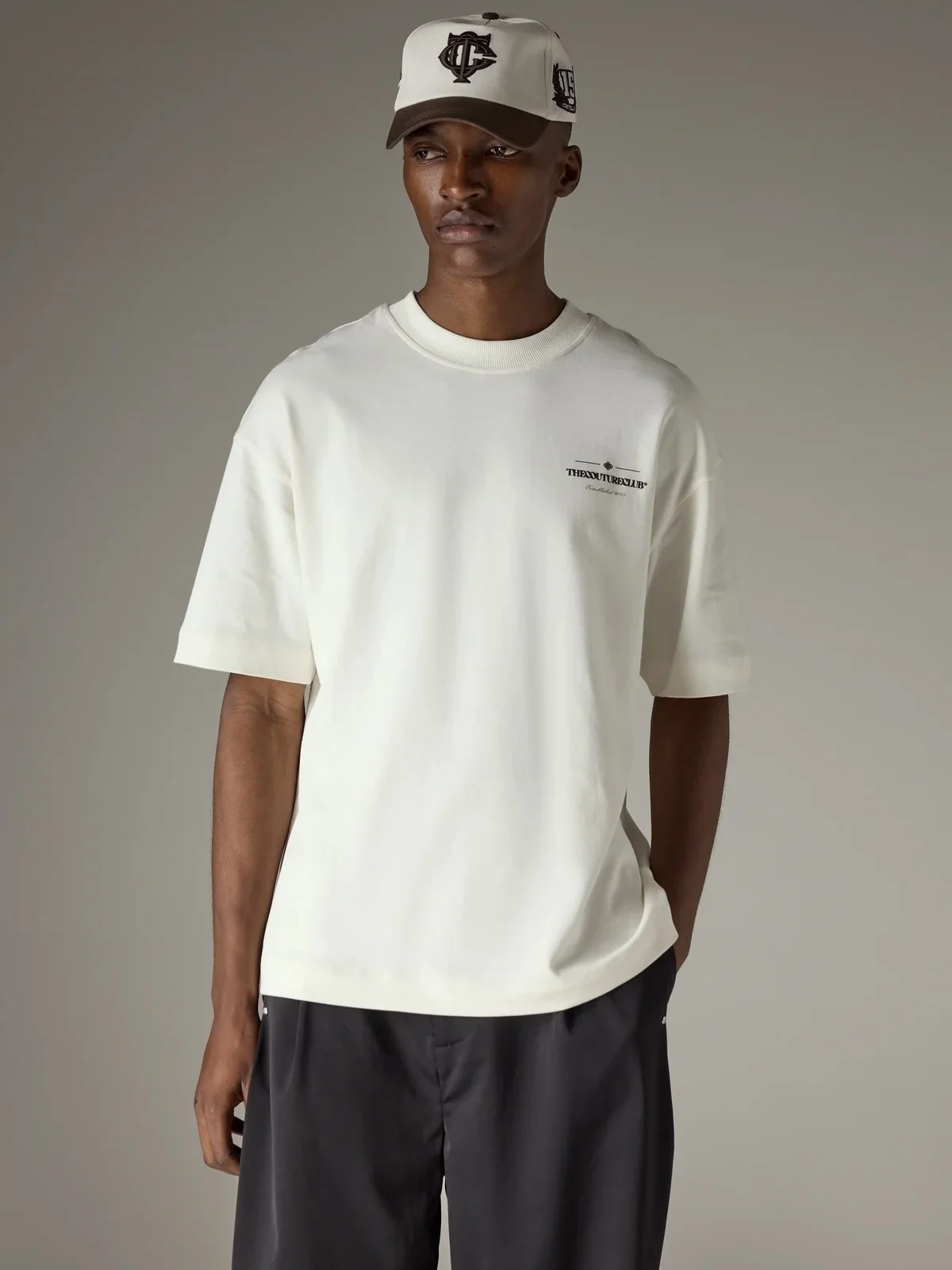TheCoutureClub Unisex Casual Short Sleeve T-Shirt Minimalist Letter Logo Comfortable Breathable Cotton round Neck Summer Wear
TheCoutureClub Unisex Casual Short Sleeve T-Shirt Minimalist Letter Logo Comfortable Breathable Cotton round Neck Summer Wear