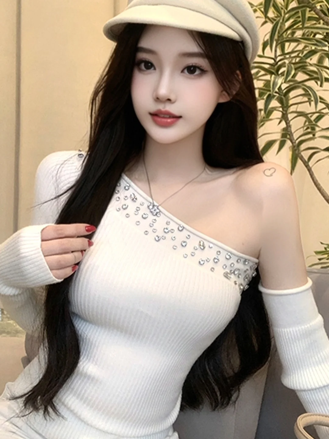 Fashionable Diamond Embellished Long Sleeve Knitted T-Shirt Women's Slim Fit Short Unique Shoulder Bared Asymmetrical Top
Fashionable Diamond Embellished Long Sleeve Knitted T-Shirt Women's Slim Fit Short Unique Shoulder Bared Asymmetrical Top