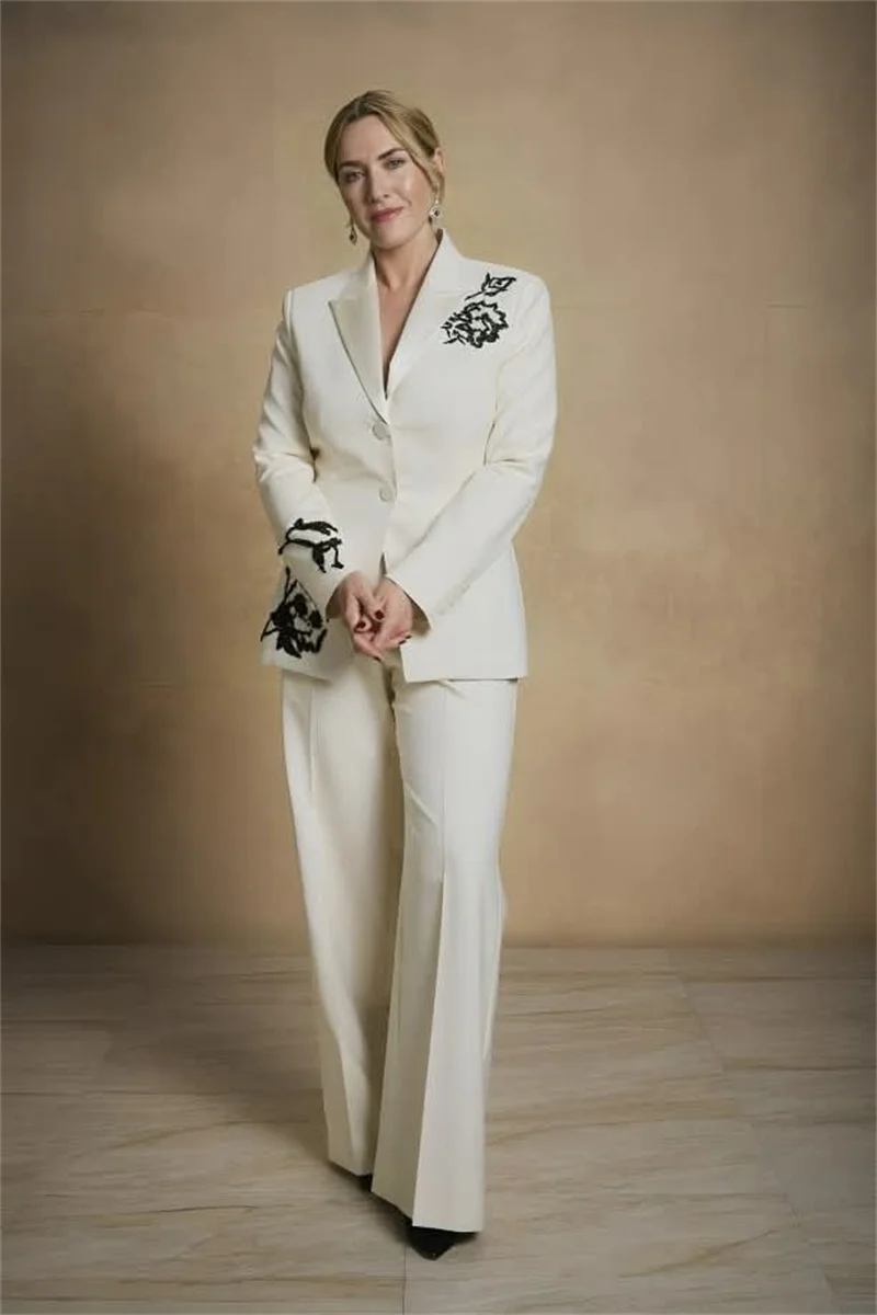 White Women Suit Set 2 Piece Beaded Flower Blazer+Pants Trousers Prom Dress Formal Office Lady Jacket Customized Wedding Coat
White Women Suit Set 2 Piece Beaded Flower Blazer+Pants Trousers Prom Dress Formal Office Lady Jacket Customized Wedding Coat