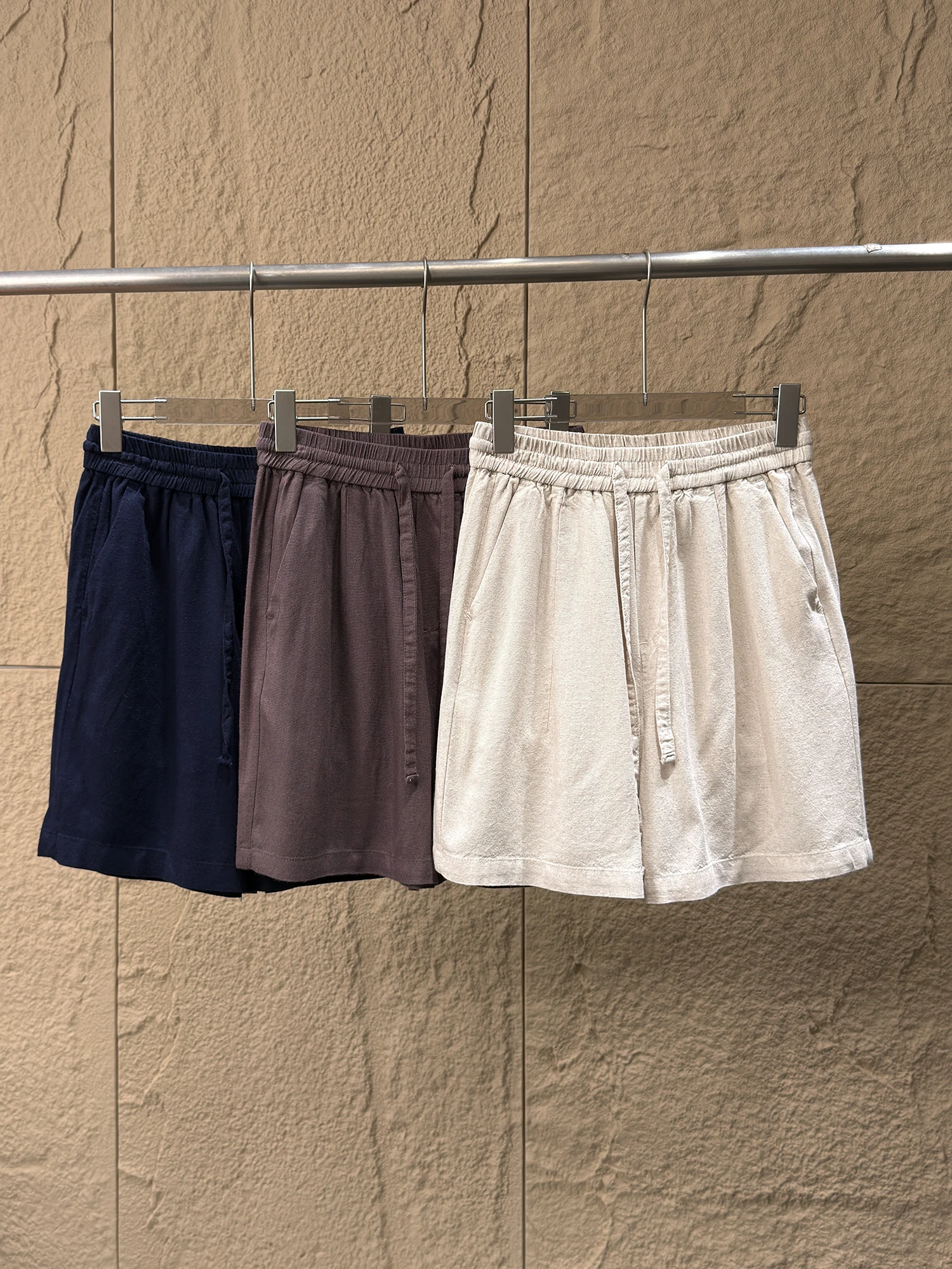 Natural Linen Men's Summer Shorts Breathable Comfortable Elastic Waist Casual Loose Fit Fashionable Skin-friendly
Natural Linen Men's Summer Shorts Breathable Comfortable Elastic Waist Casual Loose Fit Fashionable Skin-friendly