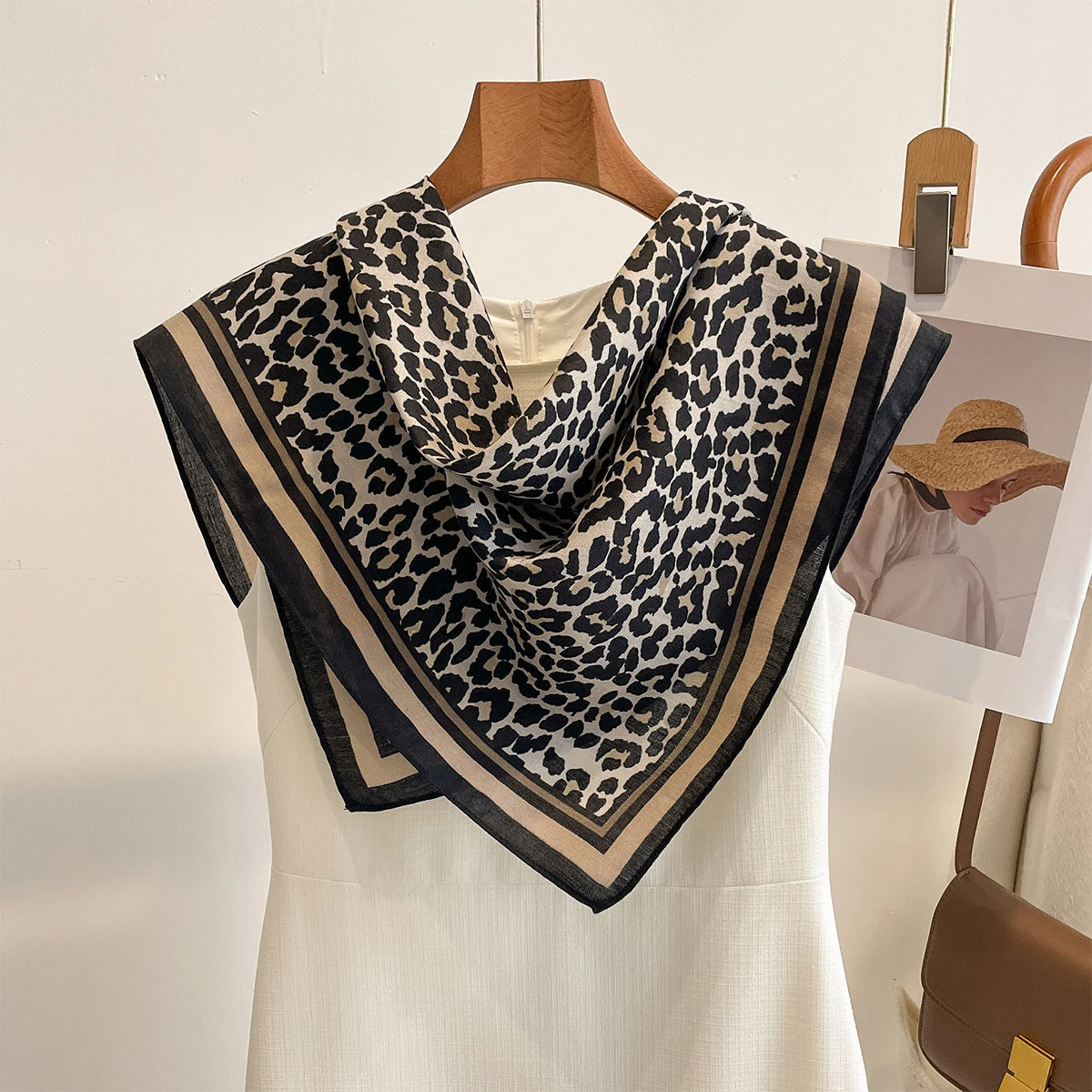 2026 New Fashion Bandana Neck Scarfs For Women Leopard Print Handkerchief Hijab Scarf Female Luxury Headband Soft Neck Scarves
2026 New Fashion Bandana Neck Scarfs For Women Leopard Print Handkerchief Hijab Scarf Female Luxury Headband Soft Neck Scarves