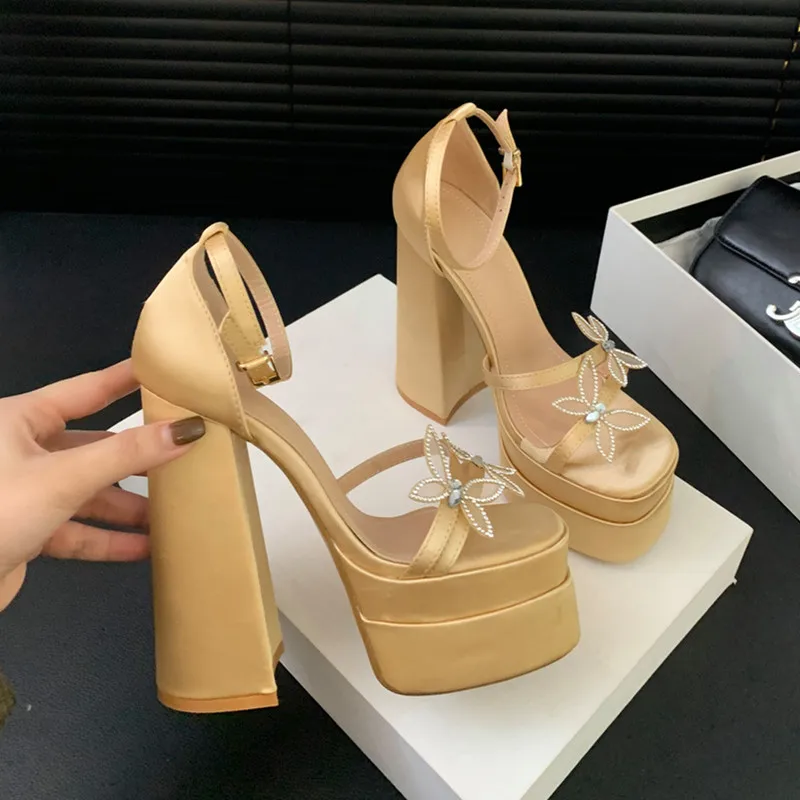 Runway Style 15cm Ultra High Heels Platform Wedges Party Prom Shoes Summer Satin Rhinestones Women Gladiator Sandals
Runway Style 15cm Ultra High Heels Platform Wedges Party Prom Shoes Summer Satin Rhinestones Women Gladiator Sandals
