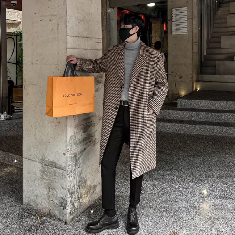 Mid Length Version Plaid Woolen Coat Mens Loose Casual Fashion Korean Lapel Long Coat Male Solid Single Breasted Blazer Autumn
Mid Length Version Plaid Woolen Coat Mens Loose Casual Fashion Korean Lapel Long Coat Male Solid Single Breasted Blazer Autumn