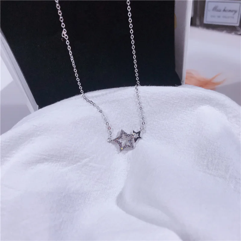 Fashion Designer Sparkling Zircon Decorative Penta Star Pendant Necklace for Women Real 925 Sterling Silver Choker hollow Collar
Fashion Designer Sparkling Zircon Decorative Penta Star Pendant Necklace for Women Real 925 Sterling Silver Choker hollow Collar