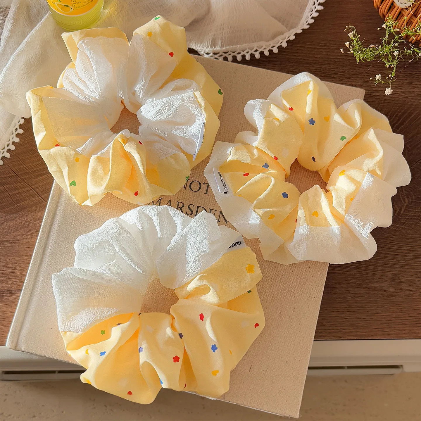 1pc Korean sweet and cute star polka dot yellow large intestine scrunchie, ladies tie low ponytail and ball hair accessories
1pc Korean sweet and cute star polka dot yellow large intestine scrunchie, ladies tie low ponytail and ball hair accessories