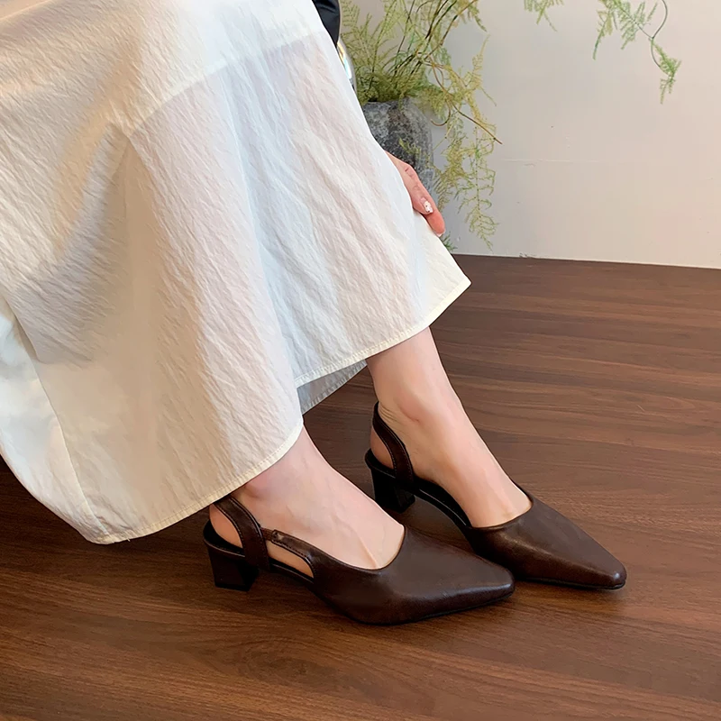 Женские туфли на высоком каблуке, сандалии с острым носком, женские летние туфли 2023, пикантные модельные дизайнерские модные женские туфли из искусственной кожи на мелком каблуке 
Женские туфли на высоком каблуке, сандалии с острым носком, женские летние туфли 2023, пикантные модельные дизайнерские модные женские туфли из искусственной кожи на мелком каблуке