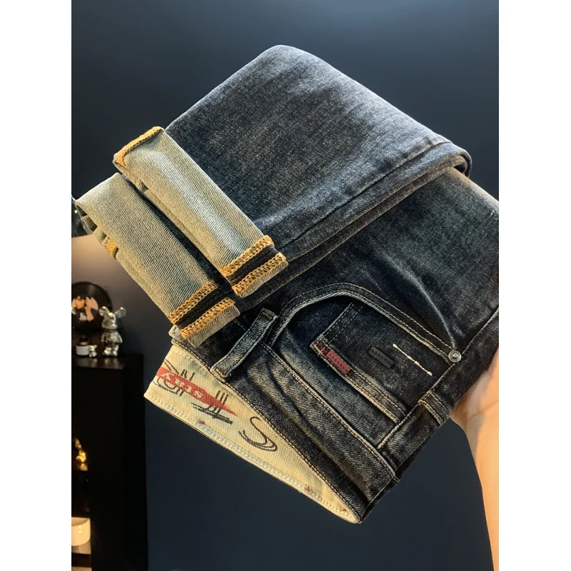 Новинка 2023 года, конические джинсы Micro Haren для мужчин, осенние модные универсальные повседневные эластичные свободные брюки на маленьких ножках 
Новинка 2023 года, конические джинсы Micro Haren для мужчин, осенние модные универсальные повседневные эластичные свободные брюки на маленьких ножках