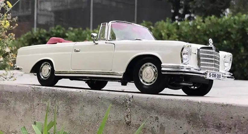 1/18 New Arrival Special Price Diecast Metal German 1967 280SE Luxury Convertible Car Model Furniture Display Toys Children
1/18 New Arrival Special Price Diecast Metal German 1967 280SE Luxury Convertible Car Model Furniture Display Toys Children