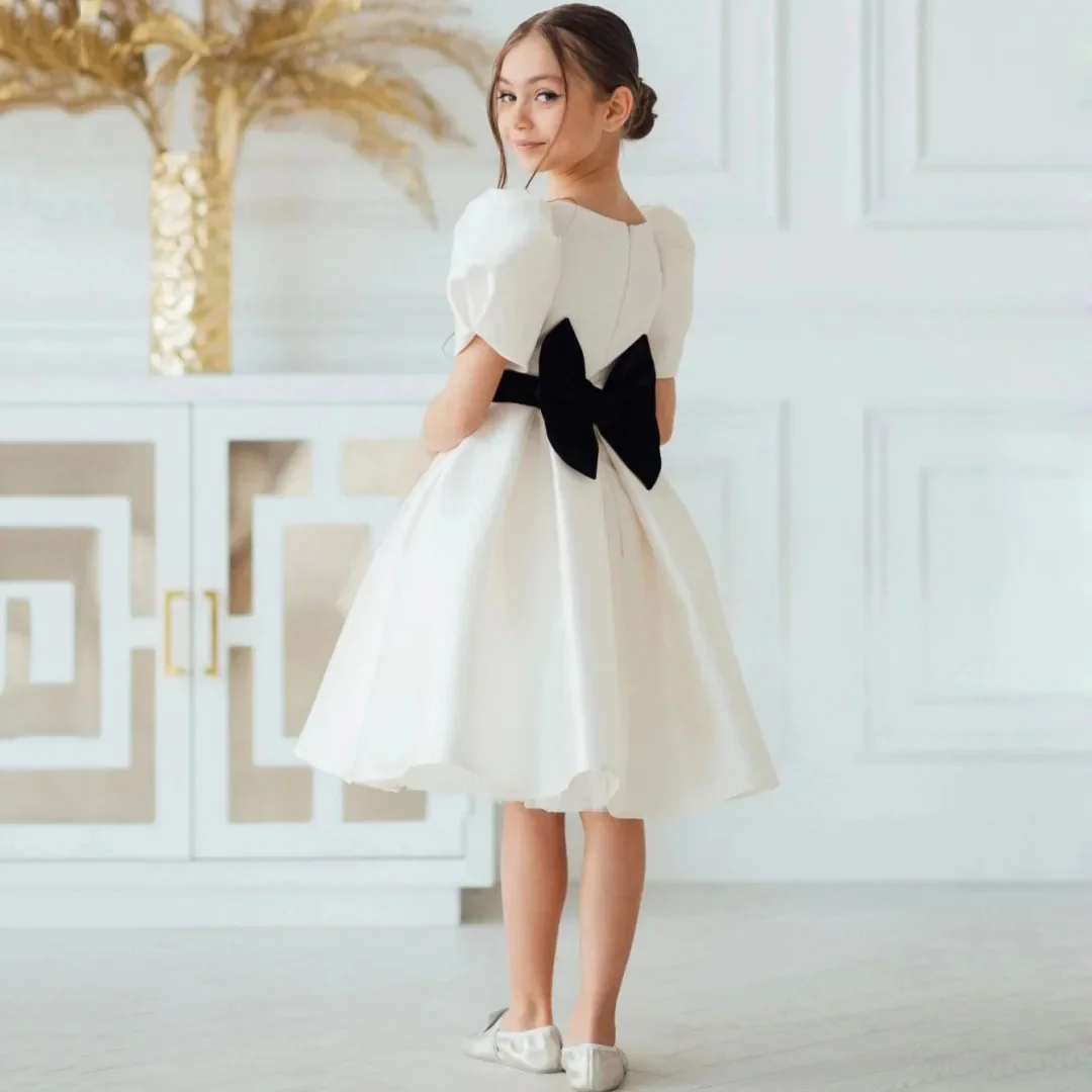 Customized Ivory Flower Girl Dress For Wedding Knee Length Satin With Bow Simple Elegant Kids Birthday Party Formal Events Gown
Customized Ivory Flower Girl Dress For Wedding Knee Length Satin With Bow Simple Elegant Kids Birthday Party Formal Events Gown
