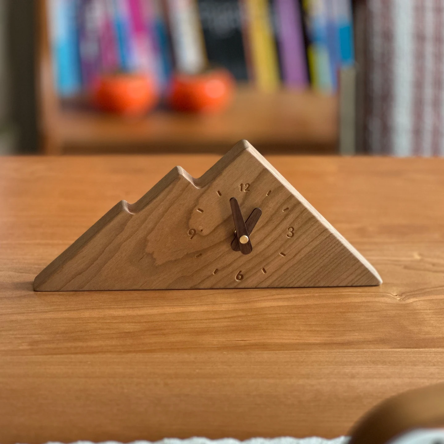 Часы из цельного дерева, креативный орнамент, горные часы, простой и тихий атмосферный подарок
Часы из цельного дерева, креативный орнамент, горные часы, простой и тихий атмосферный подарок