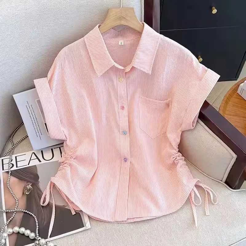 2025 Summer Korean Style Drawstring Short Shirt Women Elegant Loose Fit Polo Collar Button Up Casual Sweet Short Sleeve Blouse
2025 Summer Korean Style Drawstring Short Shirt Women Elegant Loose Fit Polo Collar Button Up Casual Sweet Short Sleeve Blouse