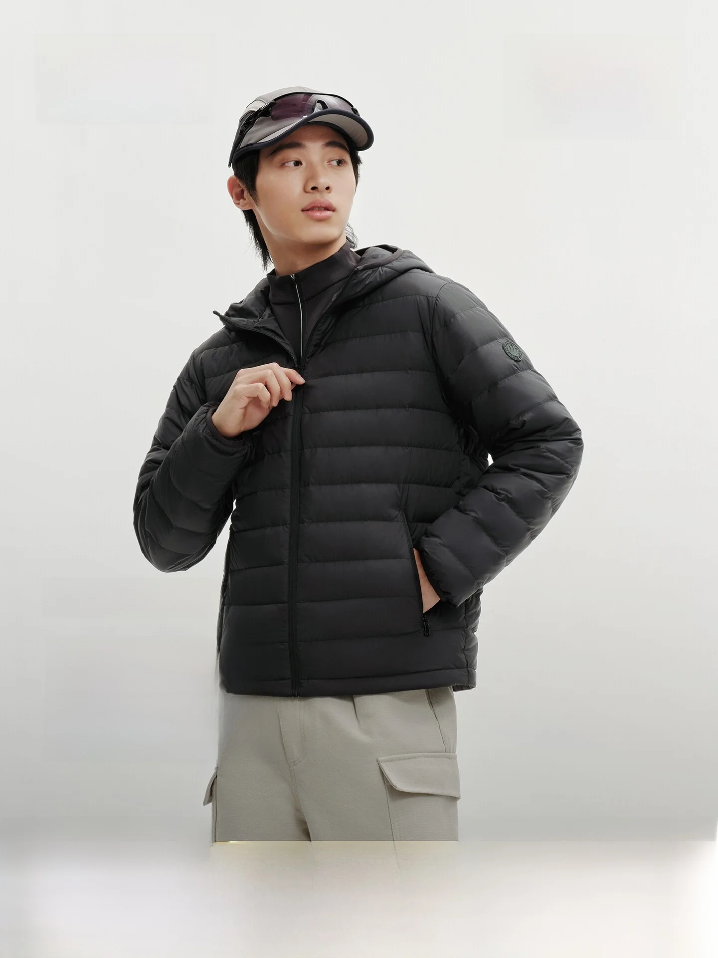 Новая мужская легкая пуховая куртка Boysenberry 2026 с капюшоном, ветрозащитная, портативная, из полиэфирного волокна, теплая, от Bosideng
Новая мужская легкая пуховая куртка Boysenberry 2026 с капюшоном, ветрозащитная, портативная, из полиэфирного волокна, теплая, от Bosideng