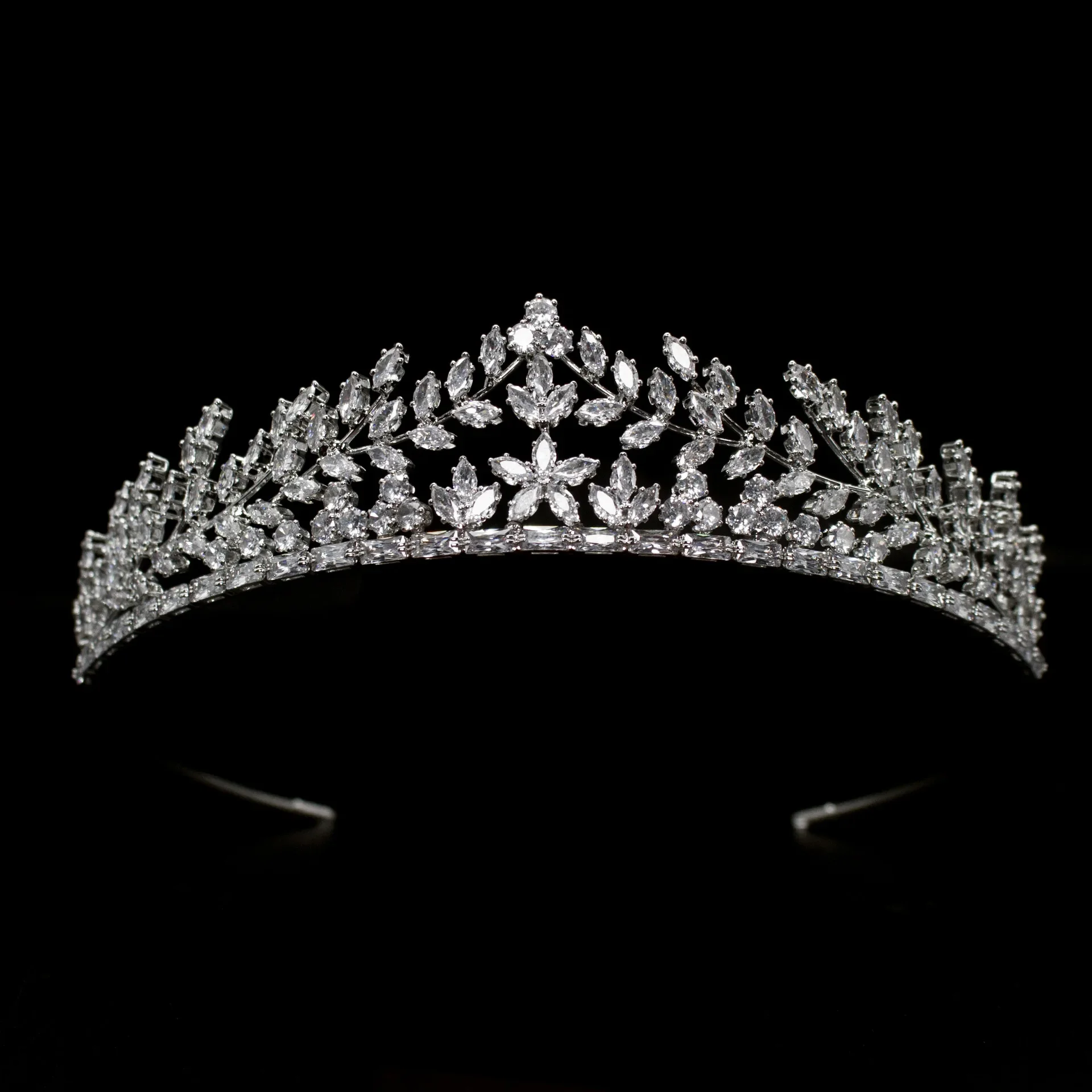 Small Floral Wedding Bride Crowns Cubic Zirconia Tiaras Handmade CZ Bridal Headdress Prom Birthday Party Hair Accessories
Small Floral Wedding Bride Crowns Cubic Zirconia Tiaras Handmade CZ Bridal Headdress Prom Birthday Party Hair Accessories