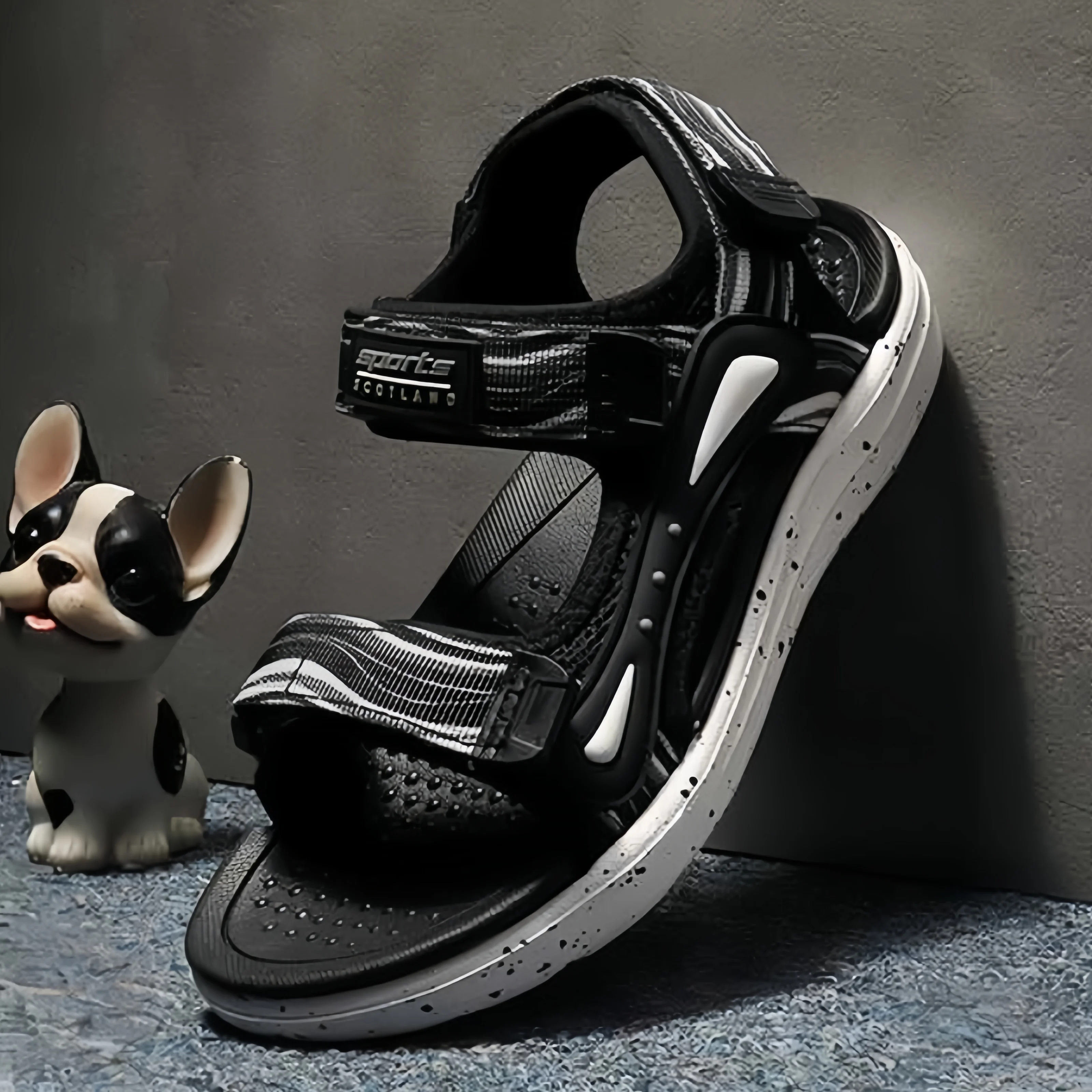 A pair of children's summer outdoor Velcro sandals, soft, comfortable, lightweight beach shoes, sizes 28-40,MF-2012NN
A pair of children's summer outdoor Velcro sandals, soft, comfortable, lightweight beach shoes, sizes 28-40,MF-2012NN