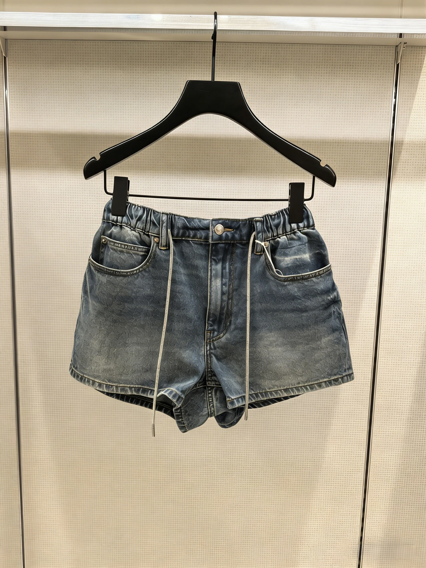 Summer New Women's Casual Straight Leg Short Jeans Drawstring Crystal Queen Denim Spring Summer Fashion Sexy Waist Slimming
Summer New Women's Casual Straight Leg Short Jeans Drawstring Crystal Queen Denim Spring Summer Fashion Sexy Waist Slimming