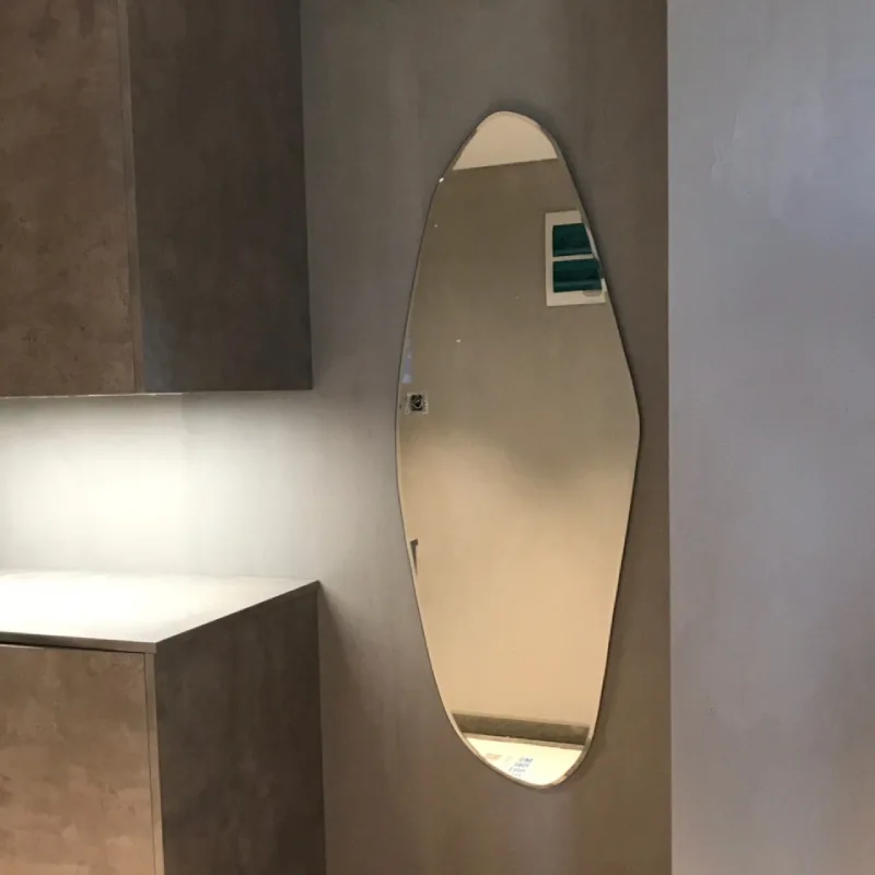 Nordic full-length mirror, special-shaped personalized fitting mirror, simple entrance
Nordic full-length mirror, special-shaped personalized fitting mirror, simple entrance