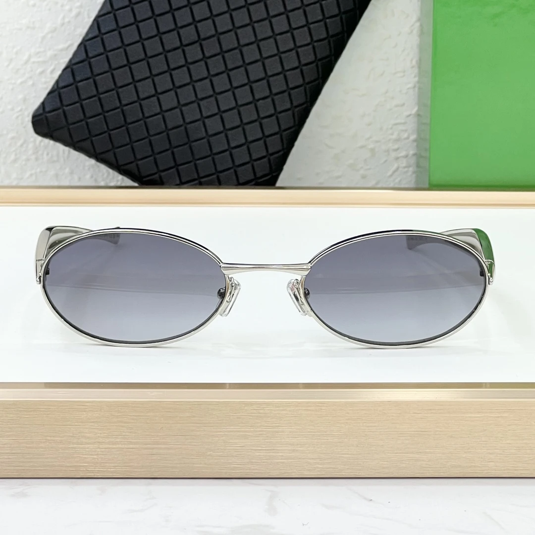 1386 Italian designer style alloy sardine oval leisure grey sunglasses for women outdoor holiday black glasses for men driving
1386 Italian designer style alloy sardine oval leisure grey sunglasses for women outdoor holiday black glasses for men driving