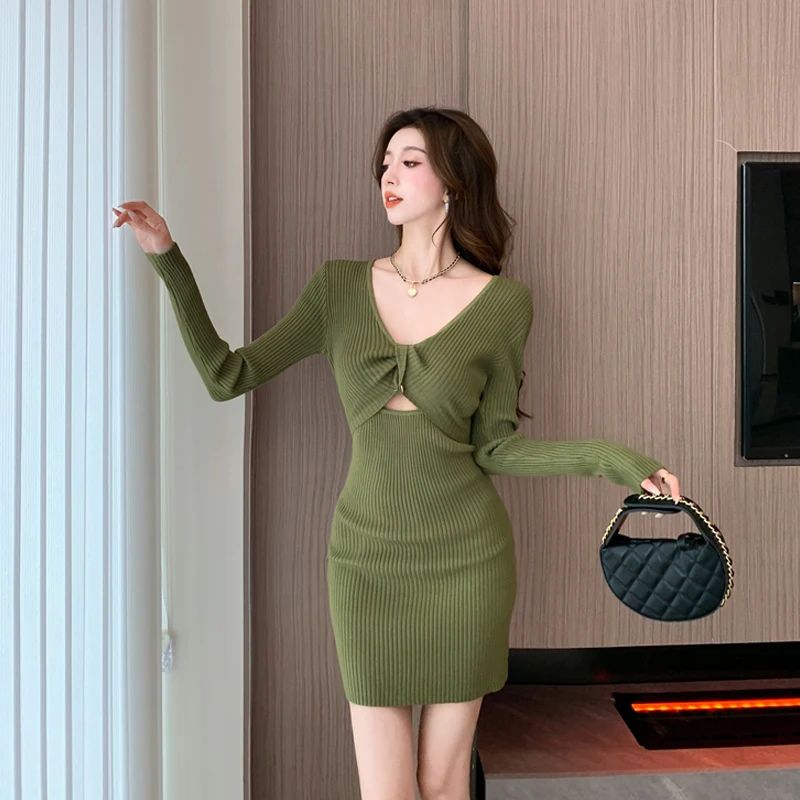 Women V-Neck Hollow Out Two Sides Knitted Dress 2023 Autumn Winter New French Elastic Slim Sexy Wrap Buttocks Short Skirt
Women V-Neck Hollow Out Two Sides Knitted Dress 2023 Autumn Winter New French Elastic Slim Sexy Wrap Buttocks Short Skirt