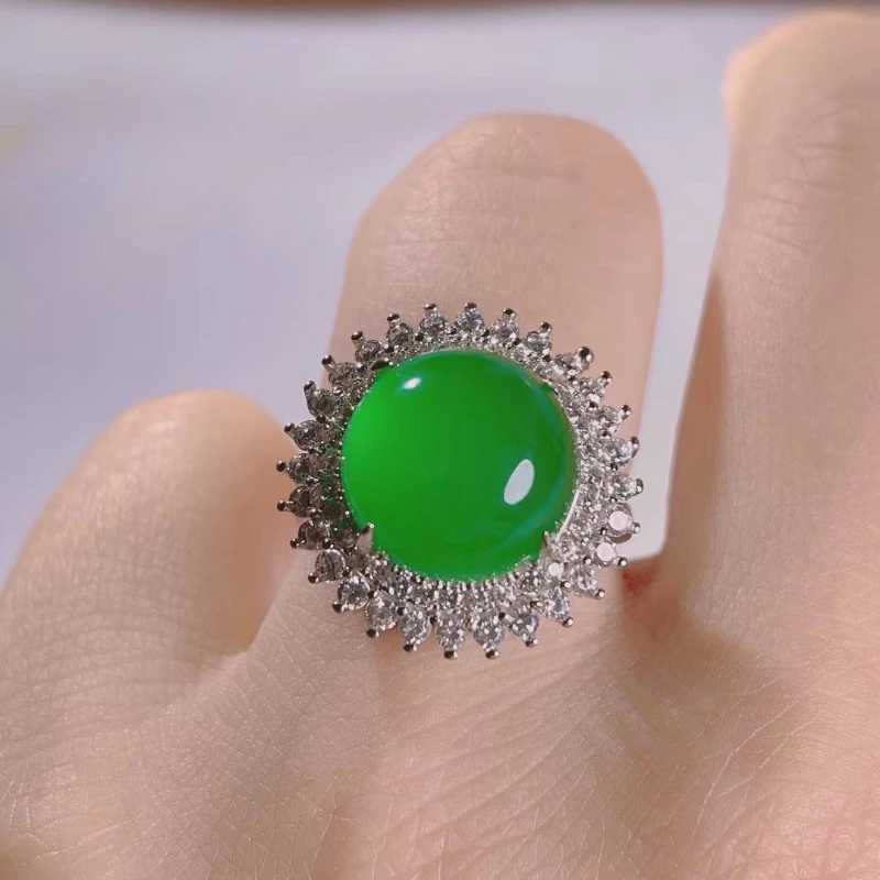 925 silver-plated large round ring with high ice green chalcedony, green agate temperament jade women's ring
925 silver-plated large round ring with high ice green chalcedony, green agate temperament jade women's ring