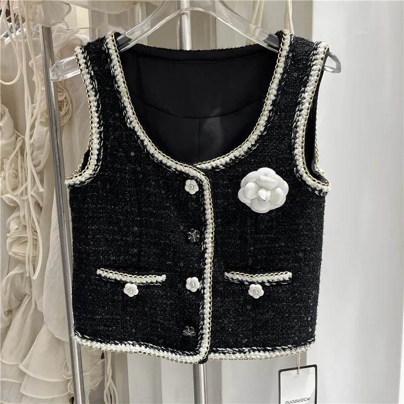 Elegant Short Black Woolen Vest for Women with 3D Flower Design Versatile Fashionable Autumn Top High-End Feelings
Elegant Short Black Woolen Vest for Women with 3D Flower Design Versatile Fashionable Autumn Top High-End Feelings