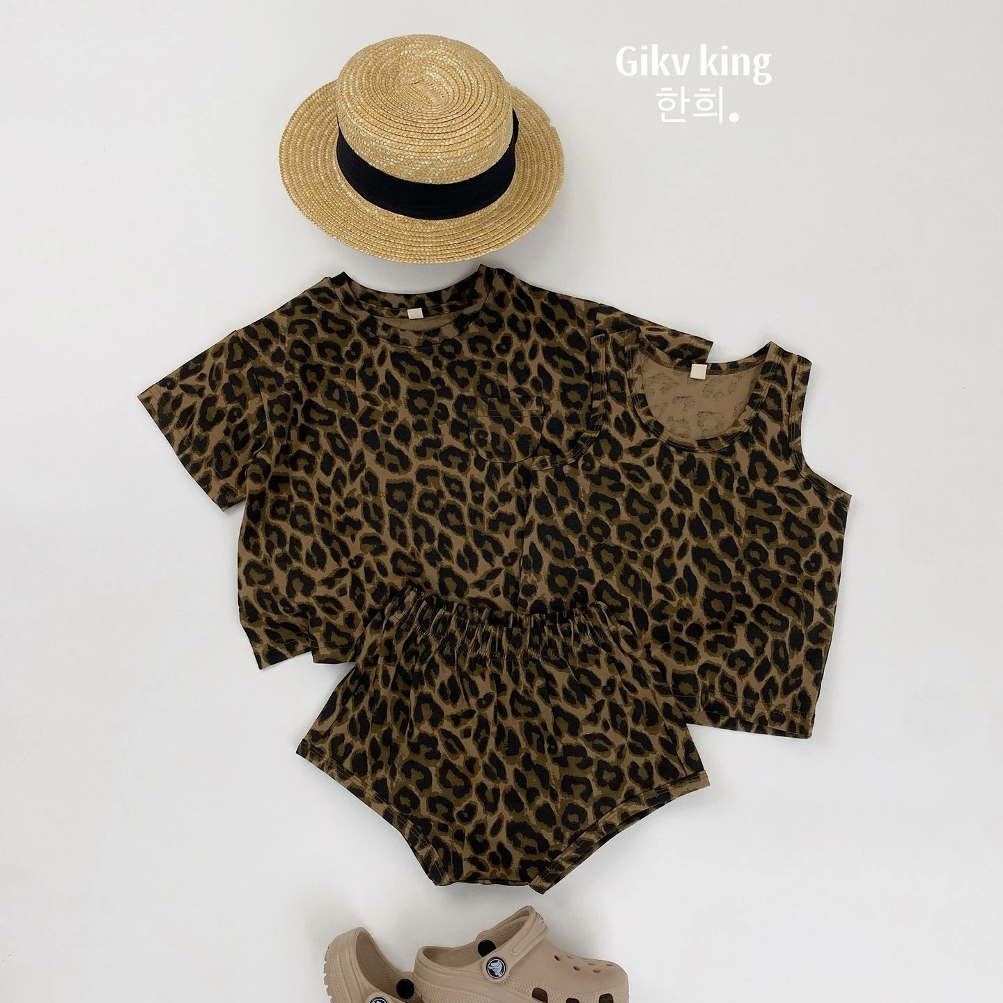 Boys' Suit 2026 Spring and Summer New Children's Wear Korean Style Boys and Girls Leopard Print T-shirt Shorts Two-piece Set
Boys' Suit 2026 Spring and Summer New Children's Wear Korean Style Boys and Girls Leopard Print T-shirt Shorts Two-piece Set