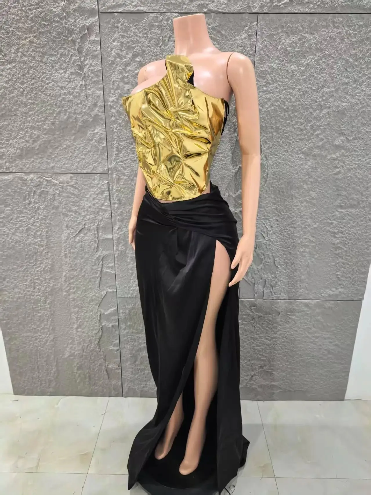 Senior Sense Fashion Party Evening Dress Set Sexy off Shoulder Gold Empire Waist A-Line Maxi Two-Piece Dress
Senior Sense Fashion Party Evening Dress Set Sexy off Shoulder Gold Empire Waist A-Line Maxi Two-Piece Dress