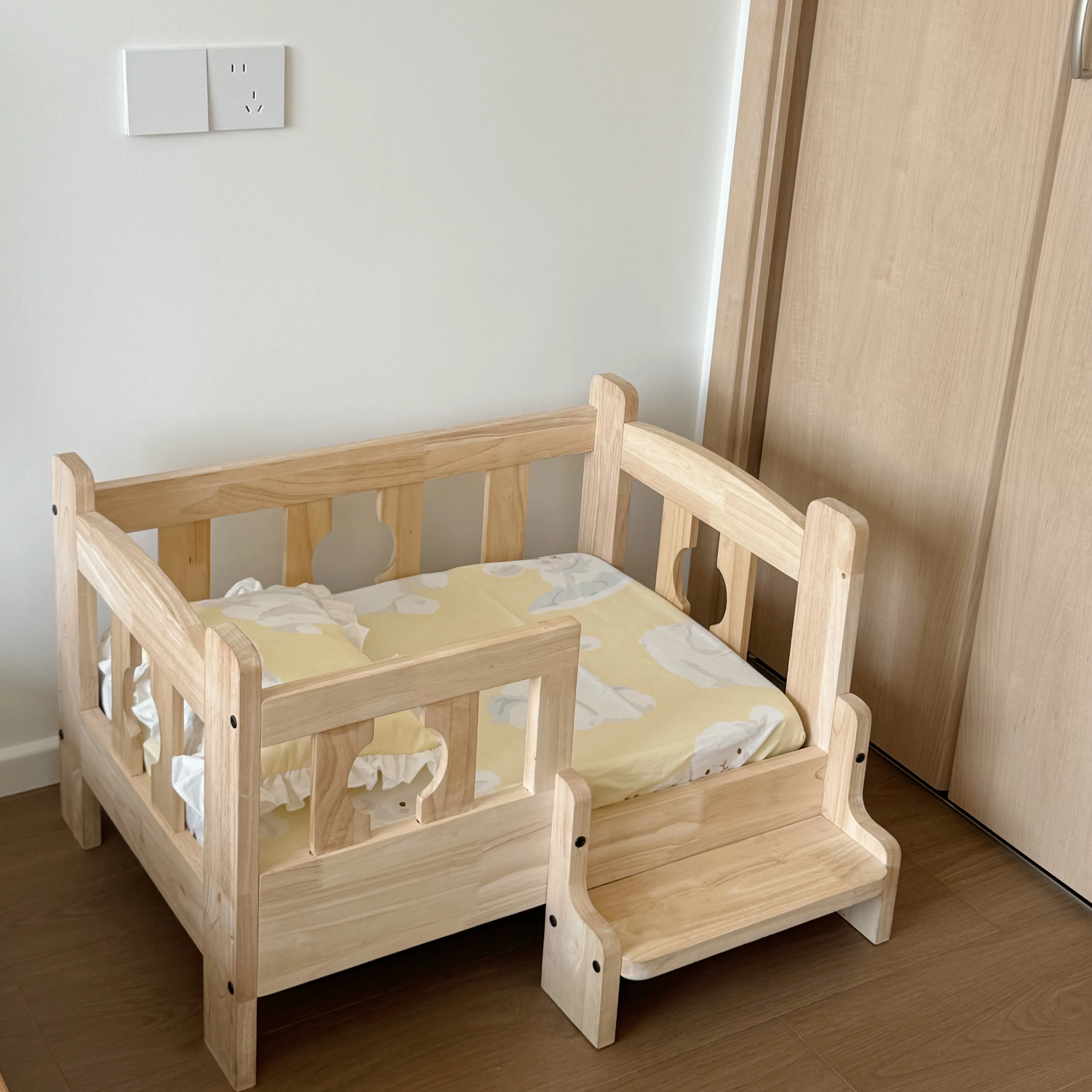 Pet bed Solid wood off the ground Small and medium-sized dogs Universal pet kitten puppy bed for all seasons
Pet bed Solid wood off the ground Small and medium-sized dogs Universal pet kitten puppy bed for all seasons