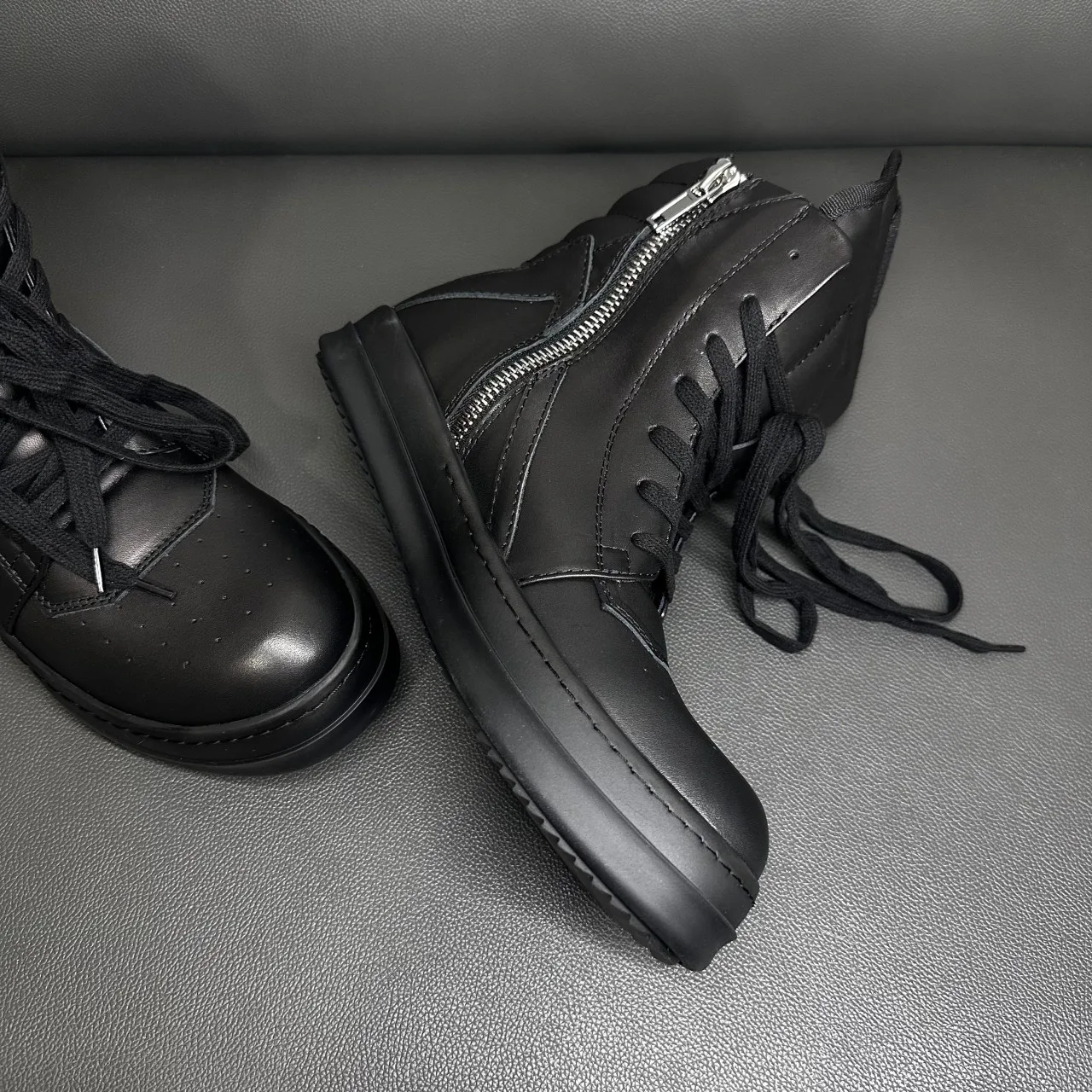 R-o Classic Black Leather High Top Shoe Retro Men Boots Sneaker ZIP Women Casual Shoes Lace Up Sneakers Luxury Gray Ankle Boot
R-o Classic Black Leather High Top Shoe Retro Men Boots Sneaker ZIP Women Casual Shoes Lace Up Sneakers Luxury Gray Ankle Boot