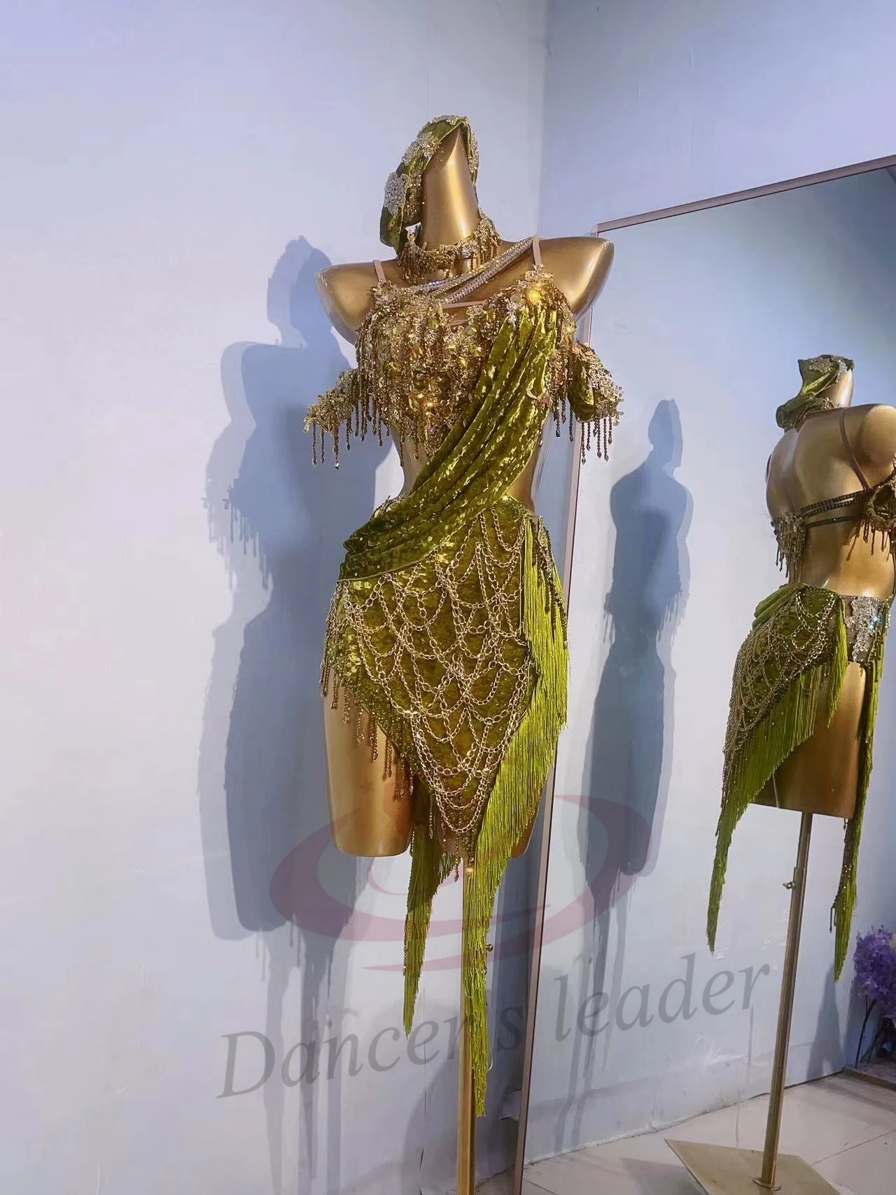 Latin Dance Competition Women's High end Customized Classical Gold Dress Samba Performance Dress Blackpool Dress
Latin Dance Competition Women's High end Customized Classical Gold Dress Samba Performance Dress Blackpool Dress