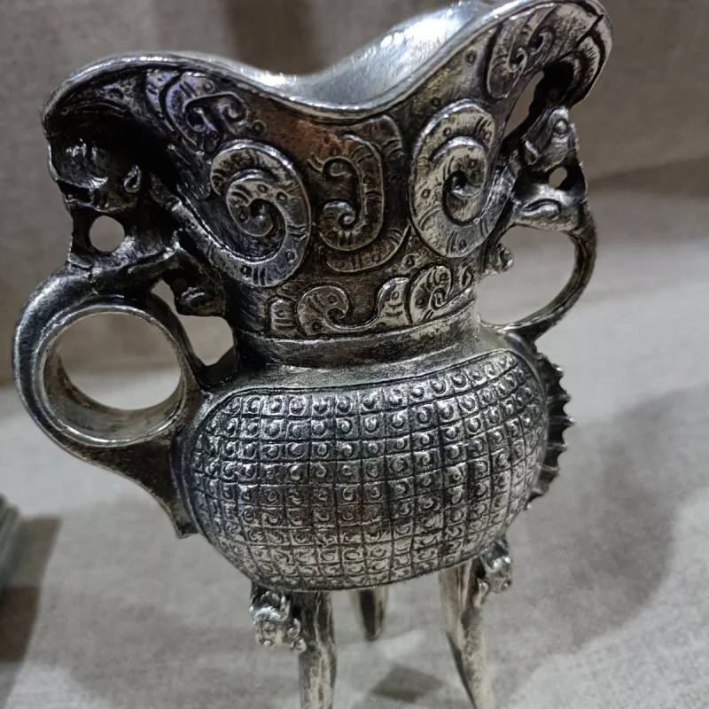 Antique Cooperized Silver Three-Legged Cup Wine Bottle Cup Wine Accessories Home Living Room Decorations Fine Ornaments Antique
Antique Cooperized Silver Three-Legged Cup Wine Bottle Cup Wine Accessories Home Living Room Decorations Fine Ornaments Antique